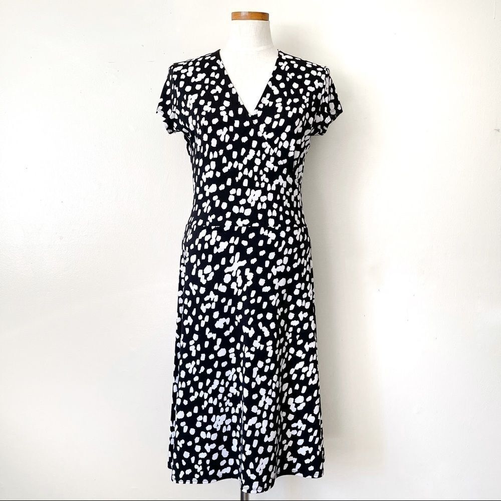LEOTA Black White Print Vneck midi dress Large preowned